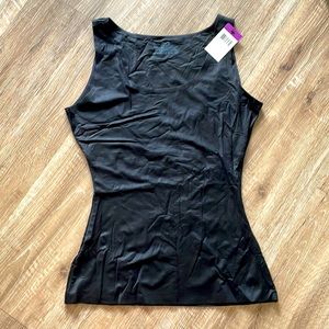(NWT) Maidenform Black Seamless cut sleeves top